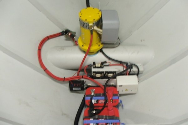 Boegschroef installatie aan boord boot Boegschroef installatie aan boord boot