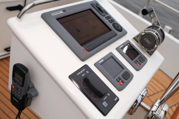 Console-1-e1548020079408.jpg Console-1-e1548020079408.jpg