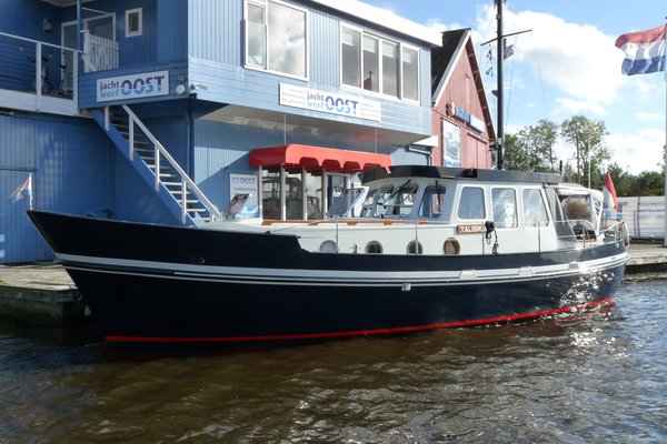 1. Jachtbemiddeling - Oostvaarder 1040 - Jachtwerf Oost - Yachtcharter - Victron.JPG