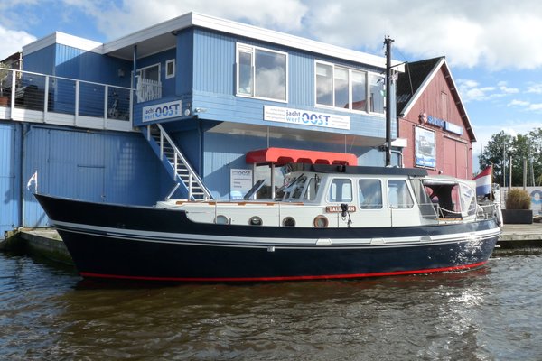 2 Jachtbemiddeling - Oostvaarder 1040 - Jachtwerf Oost - Yachtcharter - Victron.JPG