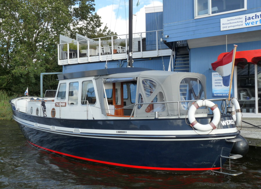 3 Jachtbemiddeling - Oostvaarder 1040 - Jachtwerf Oost - Yachtcharter - Victron.JPG