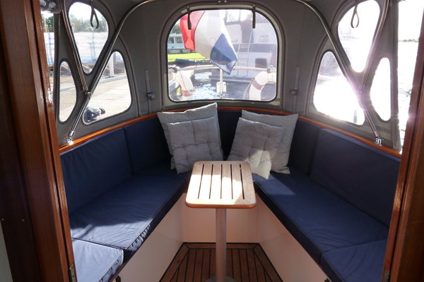 12 Jachtbemiddeling - Oostvaarder 1040 - Jachtwerf Oost - Yachtcharter - Victron.JPG