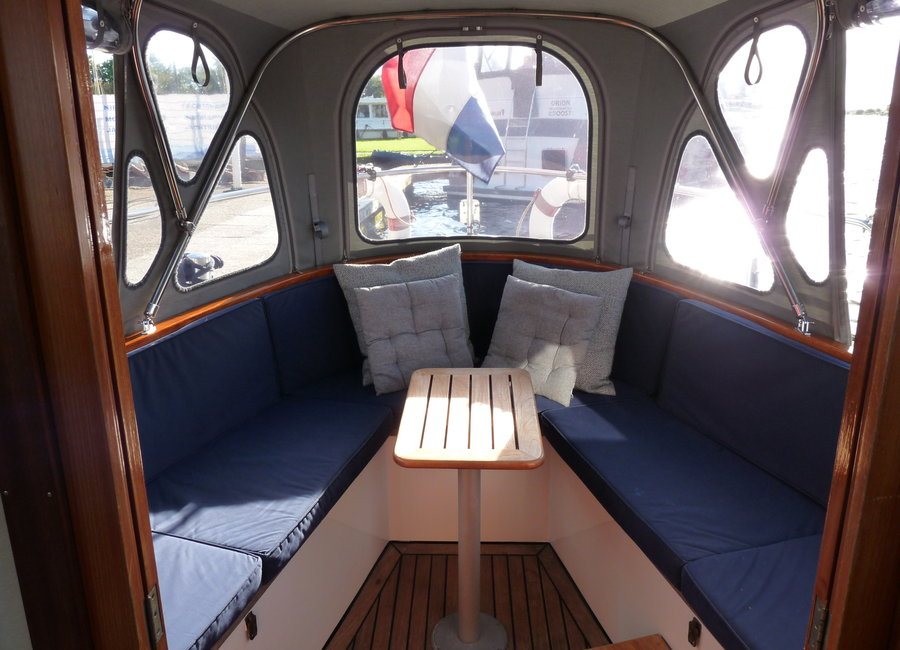 12 Jachtbemiddeling - Oostvaarder 1040 - Jachtwerf Oost - Yachtcharter - Victron.JPG