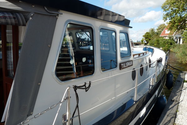 8 Jachtbemiddeling - Oostvaarder 1040 - Jachtwerf Oost - Yachtcharter - Victron.JPG