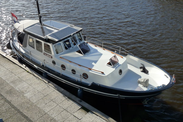 11 Jachtbemiddeling - Oostvaarder 1040 - Jachtwerf Oost - Yachtcharter - Victron.JPG