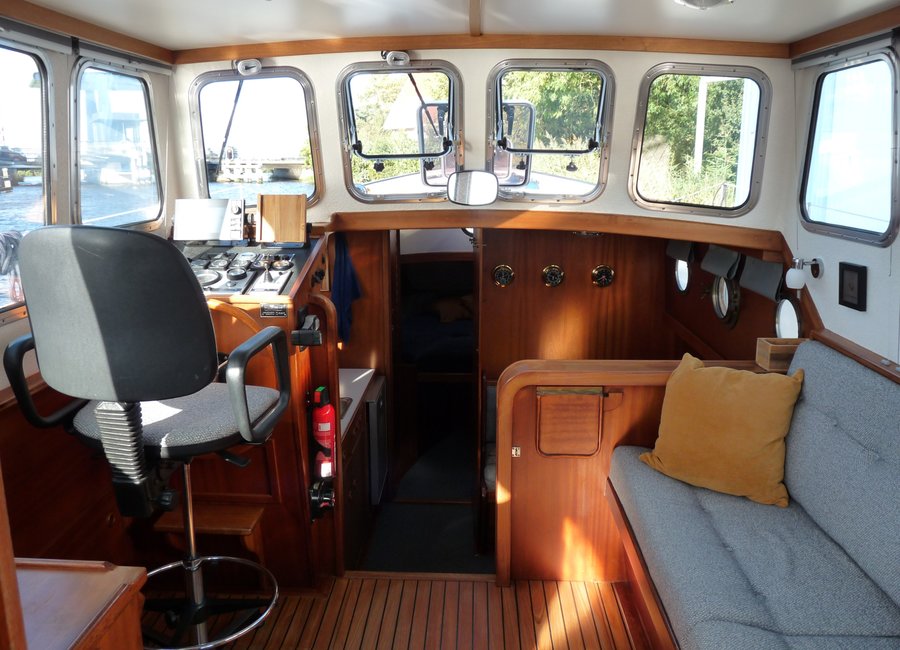 13 Jachtbemiddeling - Oostvaarder 1040 - Jachtwerf Oost - Yachtcharter - Victron.JPG