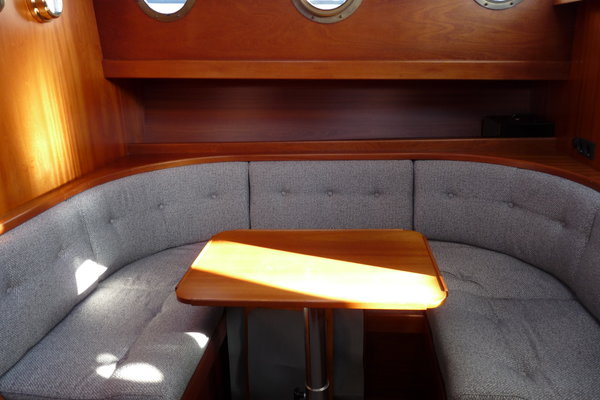 18 Jachtbemiddeling - Oostvaarder 1040 - Jachtwerf Oost - Yachtcharter - Victron.JPG