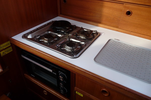 20 Jachtbemiddeling - Oostvaarder 1040 - Jachtwerf Oost - Yachtcharter - Victron.JPG