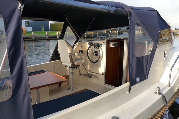 8. Drammer 820 Cabrio - Jachtbemiddeling Jachtwerf Oost.JPG