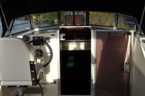 11. Drammer 820 Cabrio - Jachtbemiddeling Jachtwerf Oost.JPG