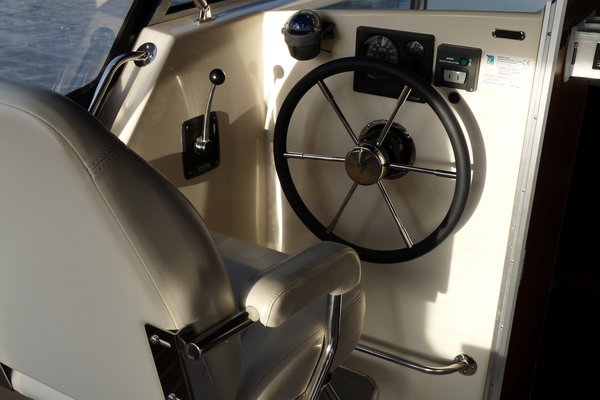 12. Drammer 820 Cabrio - Jachtbemiddeling Jachtwerf Oost.JPG