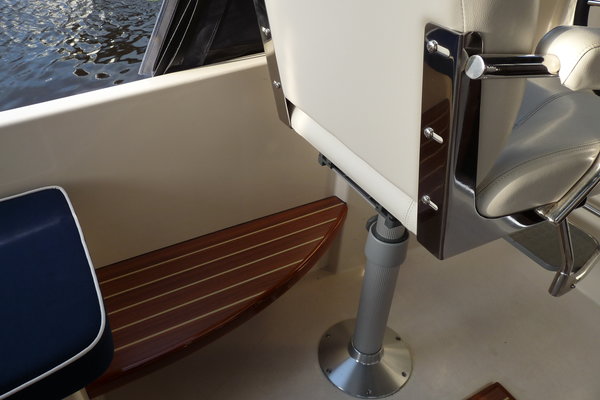 14. Drammer 820 Cabrio - Jachtbemiddeling Jachtwerf Oost.JPG