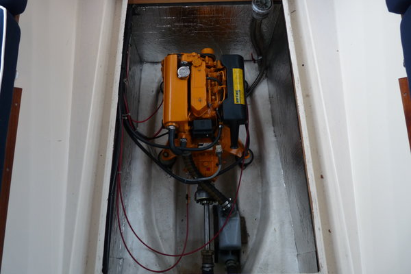 24. Drammer 820 Cabrio - Jachtbemiddeling Jachtwerf Oost.JPG