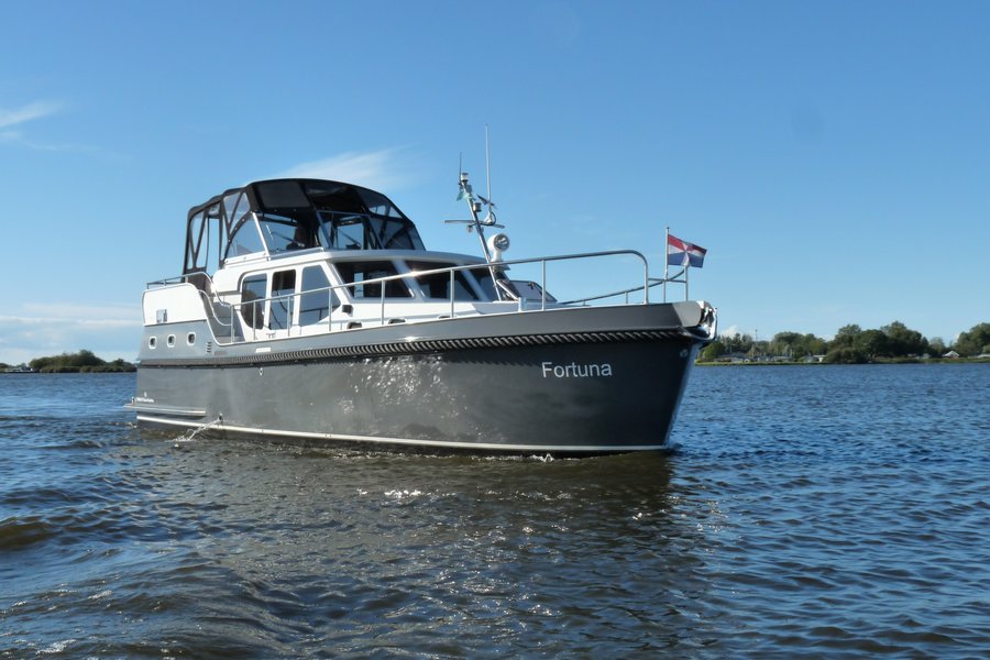 6 motorboot huren zonder vaarbewijs friesland-boot huren friese meren-boten te huur friese meren-bootverhuur friese meren-jachtverhuur friese meren-motorboot huren fries.JPG