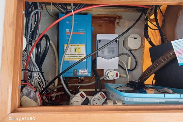 20250710_102544 omvormer.jpg